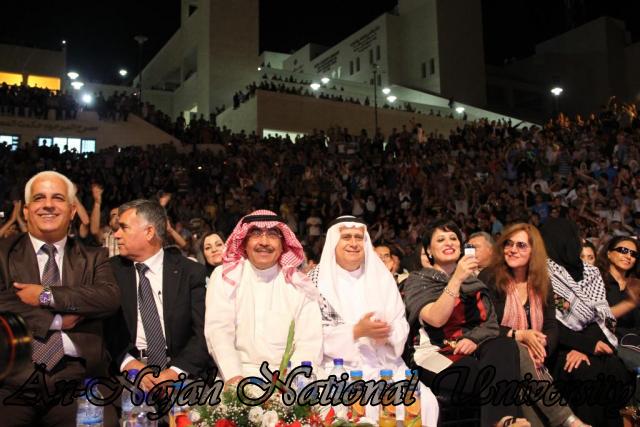 الفنان الكويتي الكبير عبد الله الرويشد يحي حفلة غنائية في جامعة النجاح الوطنية 26