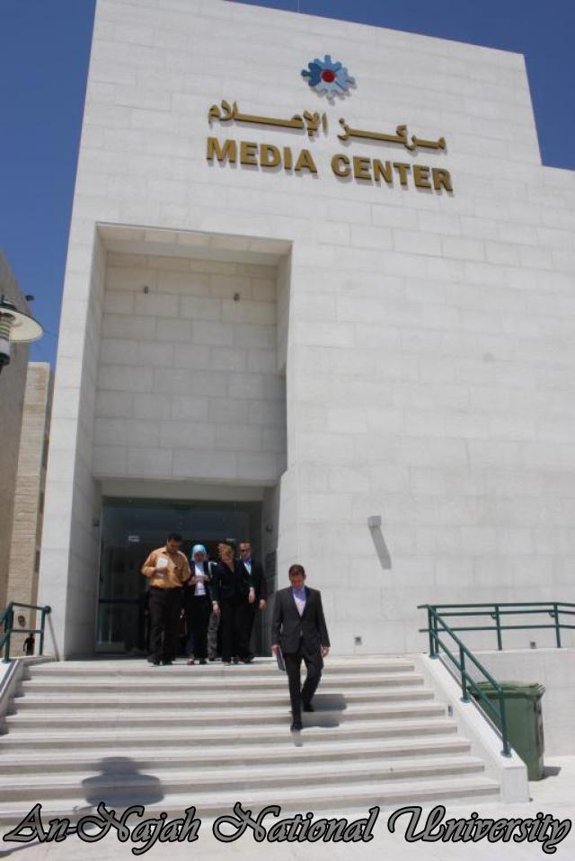 زيارة الملحق الاعلامي في القنصلية الامريكية العامة لكلية ومركز الاعلام في الجامعة