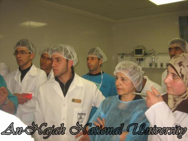 تدريب الطلبة على جهازي التخدير و التنفس الصناعي في م . رفيديا الحكومي